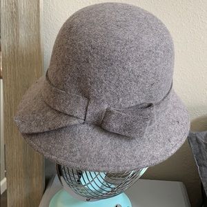 Women’s wool bowler/cloche hat